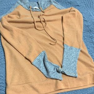 Vanilla Bay hooded long sleeve top